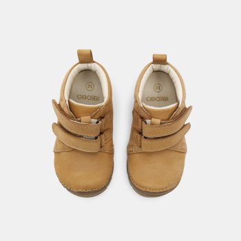 أحذية جلدية برقبة عالية باللون البني الفاتح للخطوات الأولى للأولاد الصغار